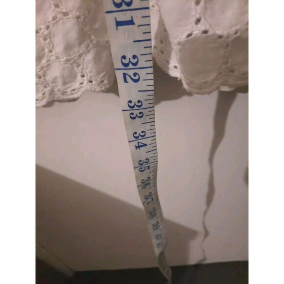 Old Navy White Eyelet Dress – Women’s Size 6 – Sleeveless, Zipper Back - Picture 5 of 5